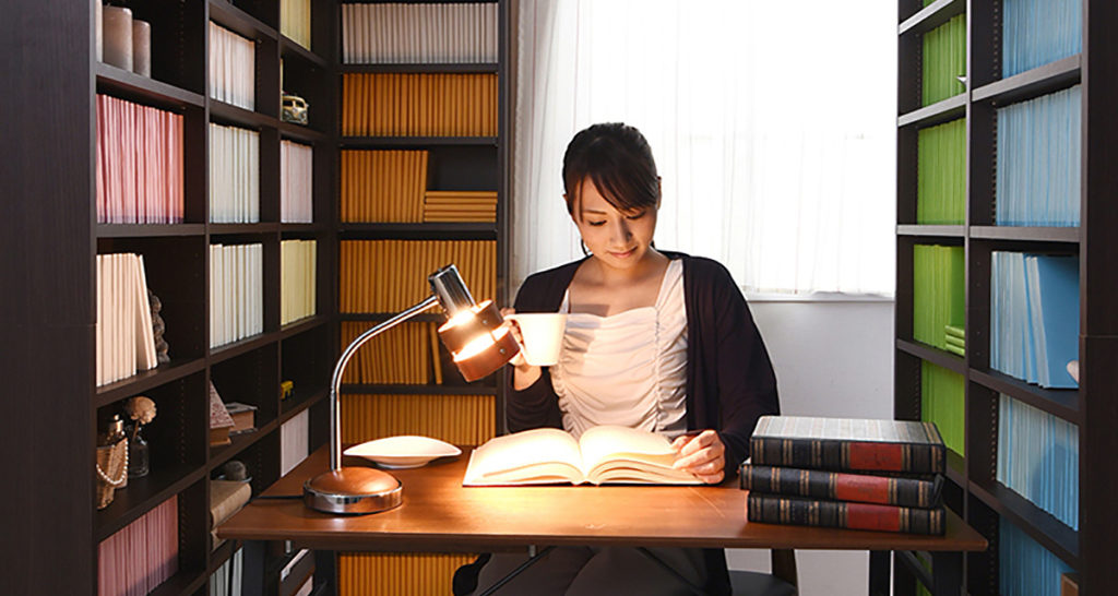 当社の 書斎すきま収納 書棚 高さ２５０．１〜２５９．１ｃｍ幅２５